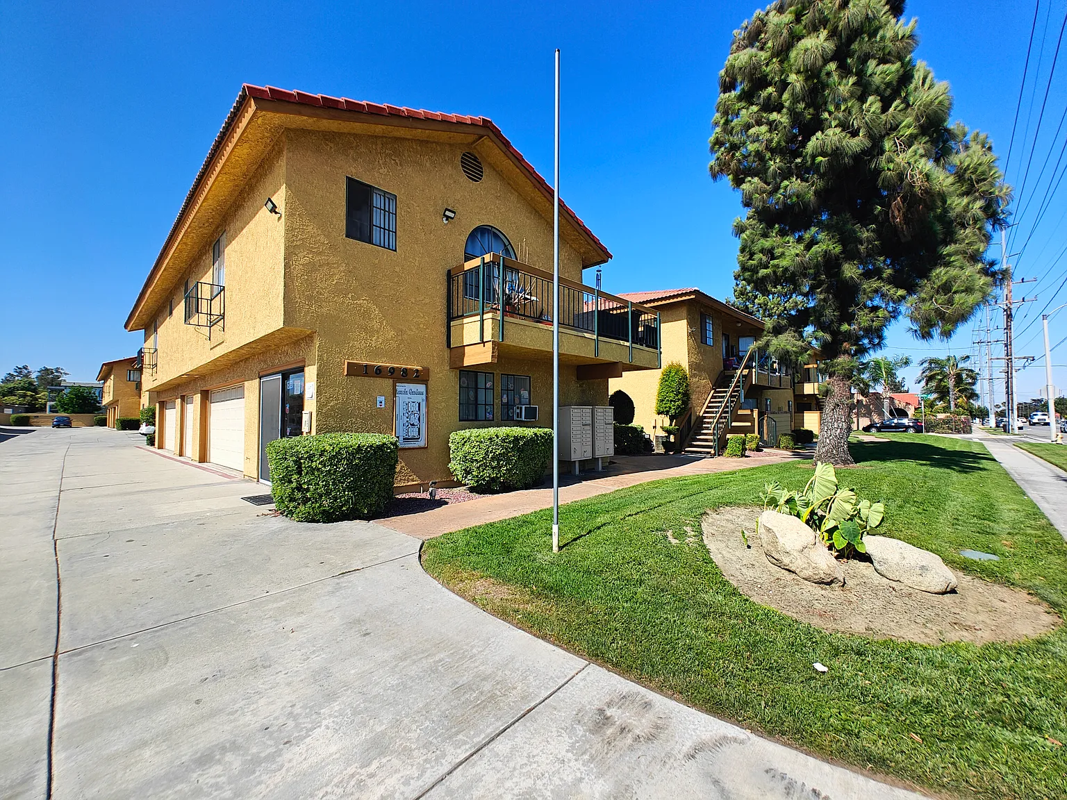 Acacia Garden Apartments — Photo 1