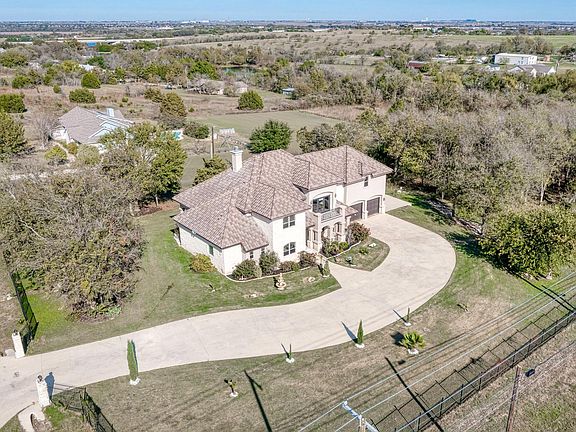 3rd image of 104 Spring Valley St