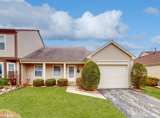 6 Sandhurst Rd, Mundelein, IL 60060