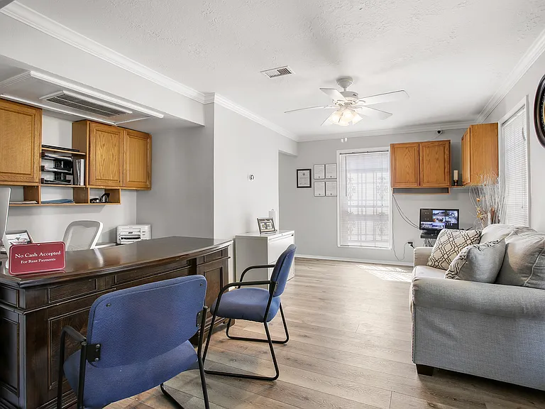 Casa Grande Apartments — Photo 11