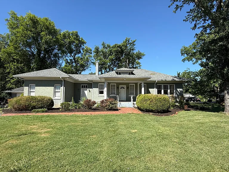1010 SE Broad St — Photo 1