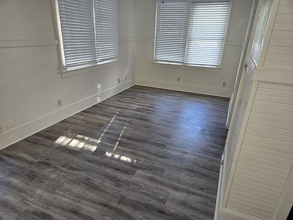 3rd image of 1668 Oak St Unit 2
