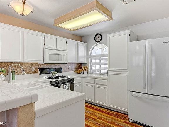 3rd image of 3125 N Buffalo Dr Unit 1091