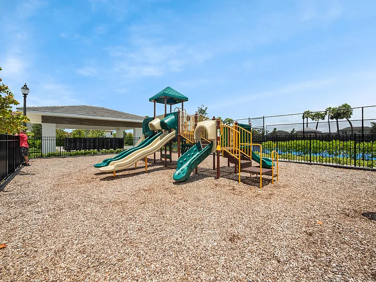 1325 Whitcombe Dr — Photo 33