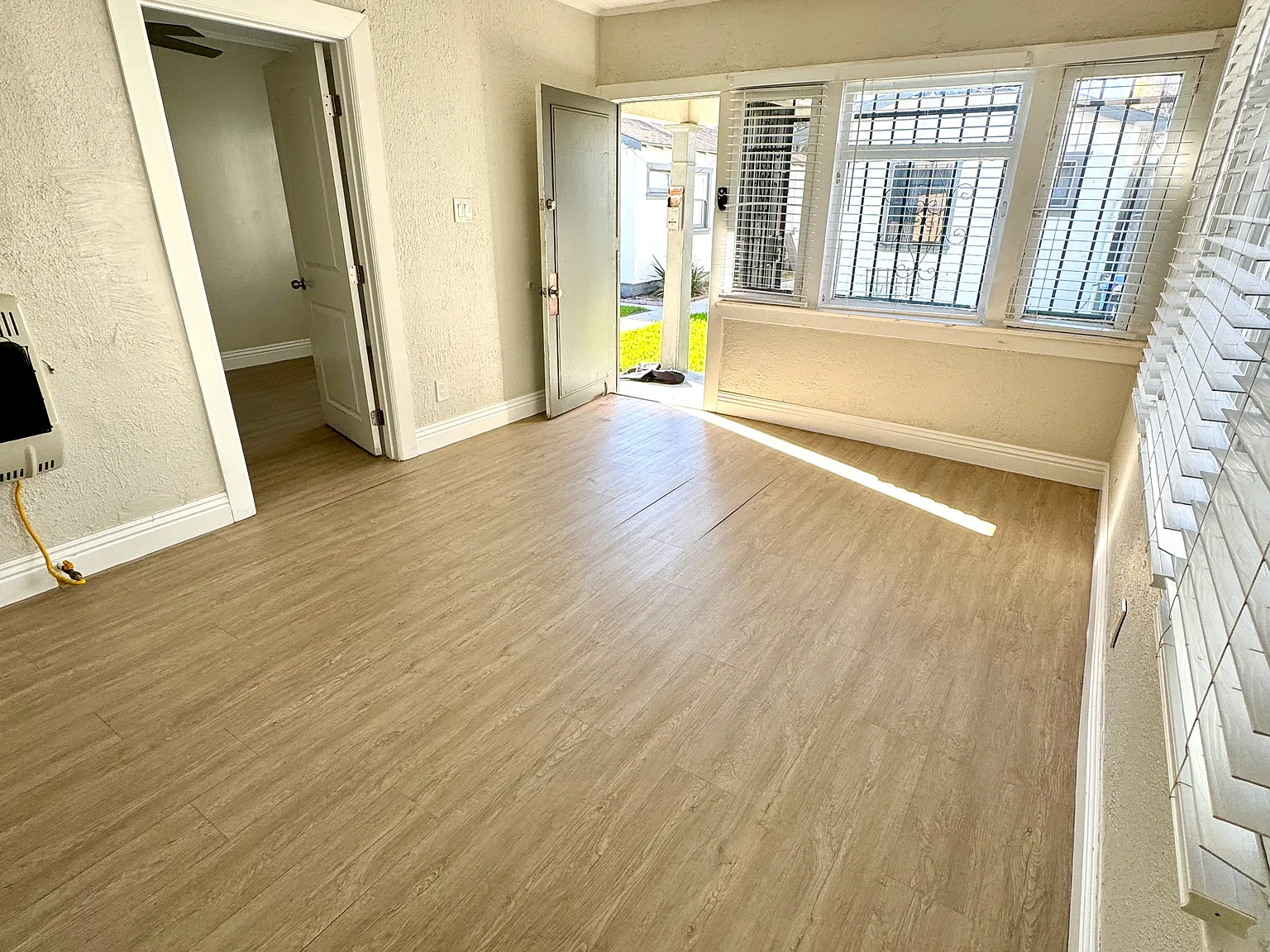 4216 Woodlawn — Photo 4