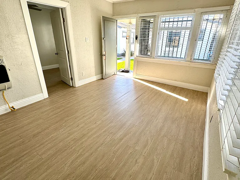 4216 Woodlawn Ave #4216 — Photo 4