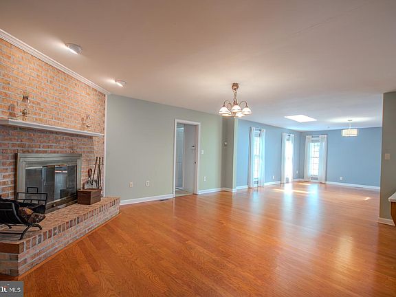 5th image of 30668 Foxchase Dr