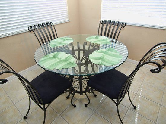 HR5P325BON-breakfast-nook