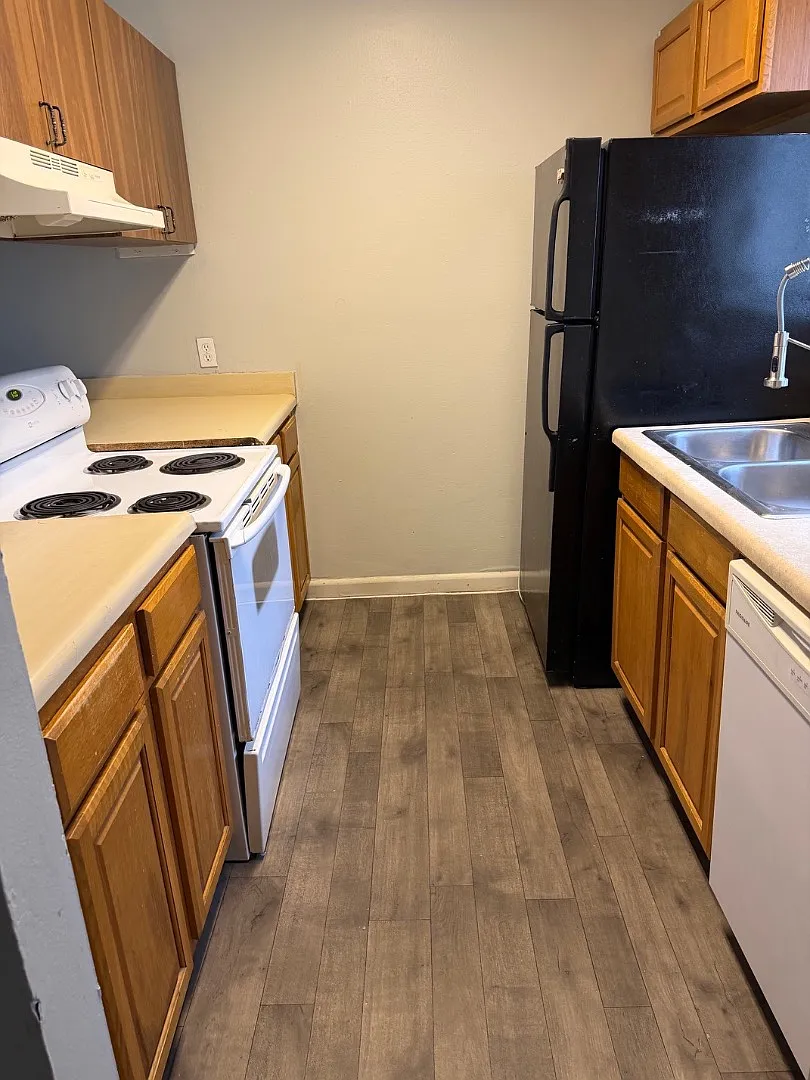 101-107 Cory Ln — Photo 1
