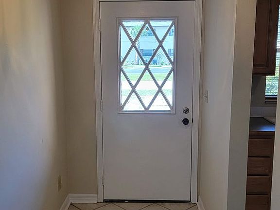 2nd image of 611 W Oak Terrace Dr