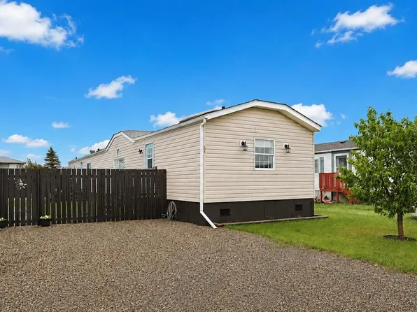 23 N Meadowlake Gate E, Brooks, AB T1R 1E9