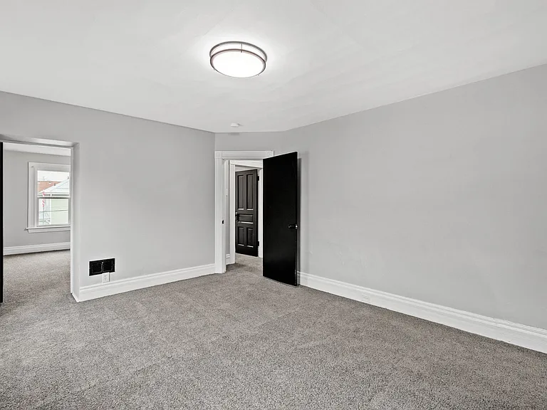 105 Broadway St — Photo 19