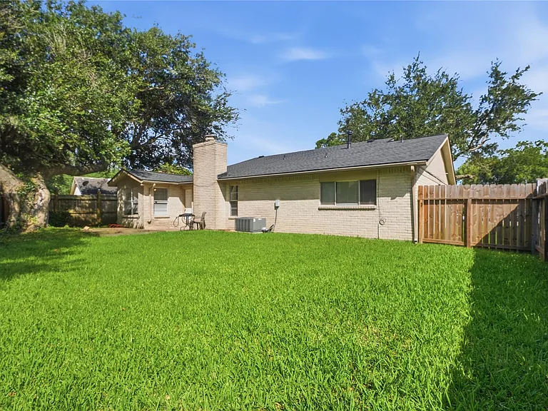466 El Toro Ln — Photo 24