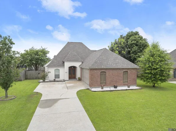 9050 Willow Point Dr, Denham Springs, LA 70726