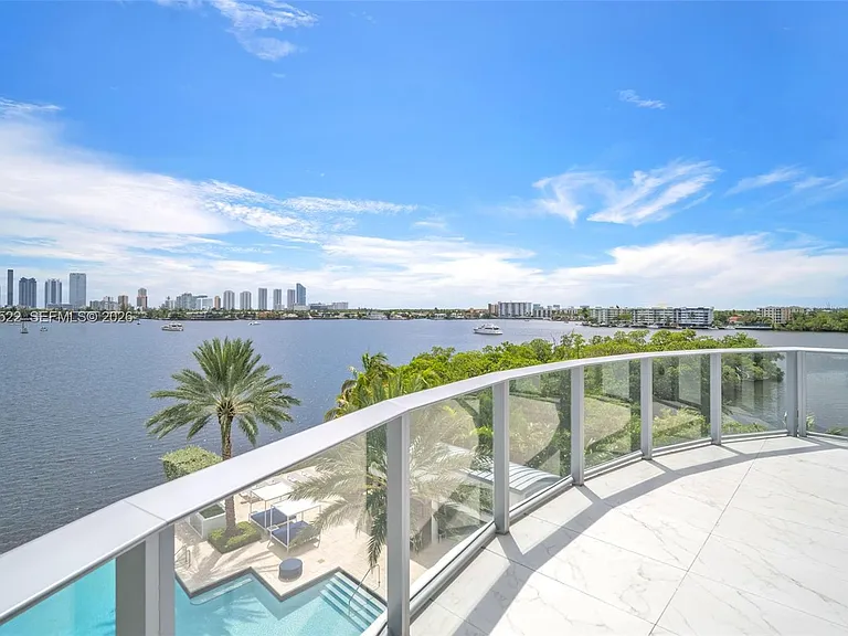 17111 Biscayne Blvd #411 — Photo 37