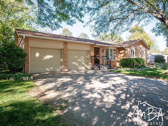 4th image of 2207 Arapaho Dr