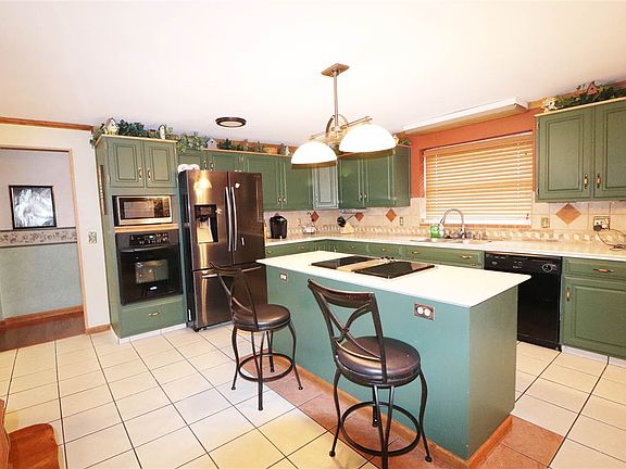 5th image of 22 Meadow Ln