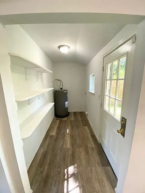 3 bed, 1.0 bath, 1008 sqft, $1,550 — Photo 3