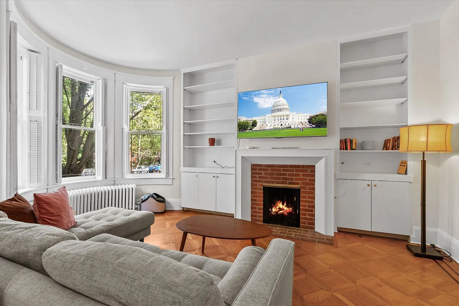 4 bed, 2.5 bath, 43776 sqft, $7,766 — Photo 3
