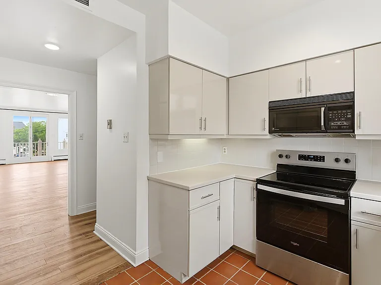 204 Shearwater Ct W #21 — Photo 5