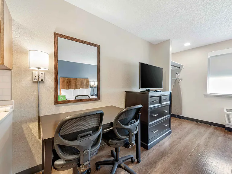 Studio Suite - 1 Queen Bed