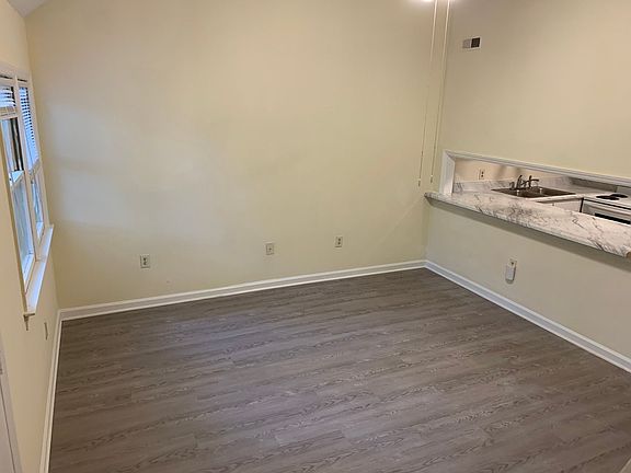 3rd image of 2200 Glascock St APT J