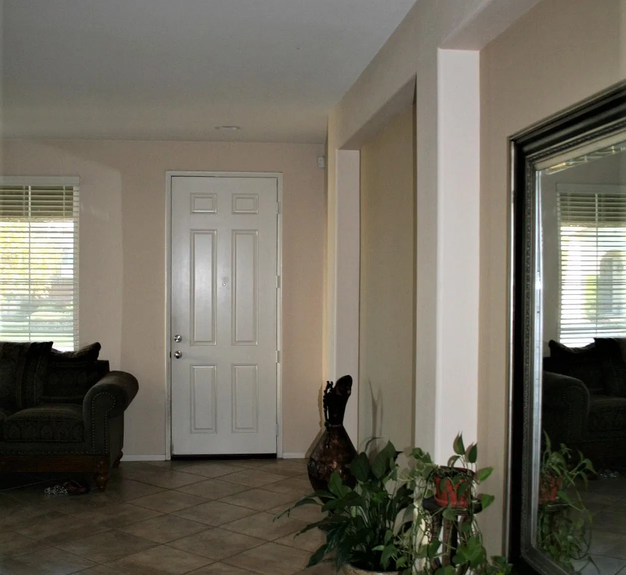 4 bed, 2.5 bath, 2453 sqft, $3,695 — Photo 3