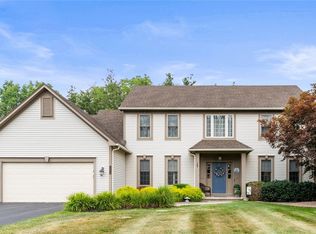 1538 Chigwell Ln S, Webster, NY 14580