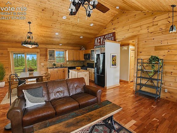 4th image of 875 Hackamore Dr