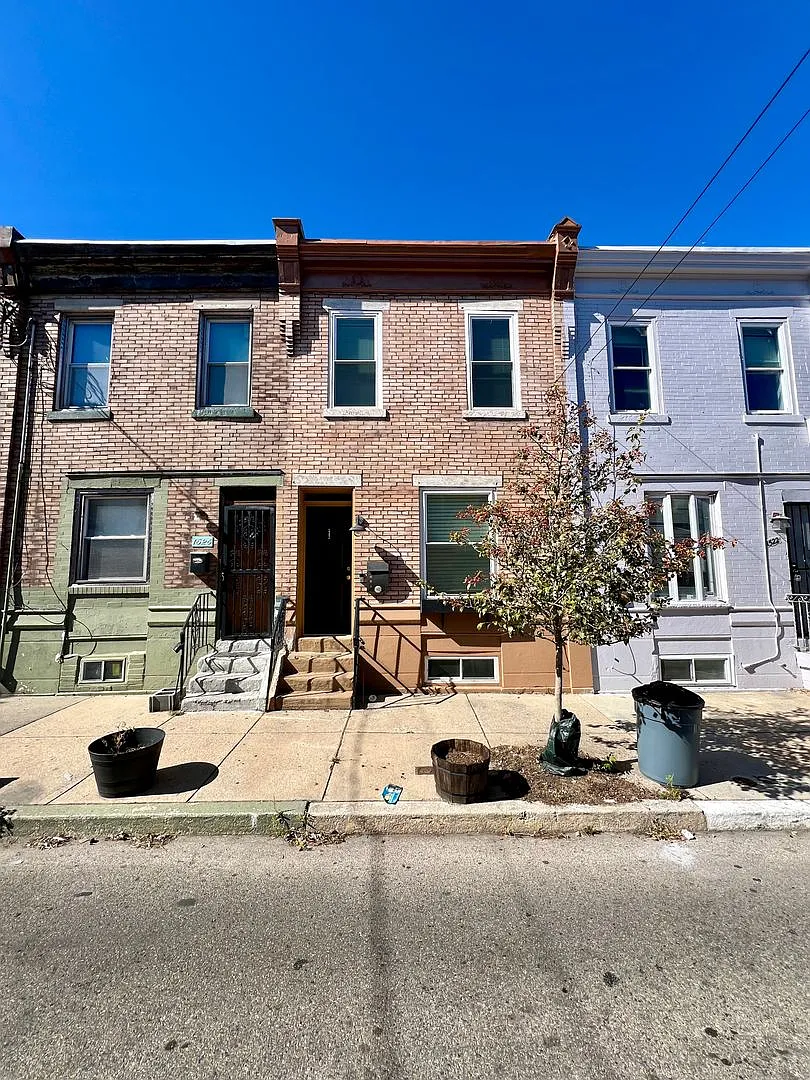 Stunning 3-Bedroom Townhome with Finished Basement in Point Breeze! Available mid-October! — Photo 3