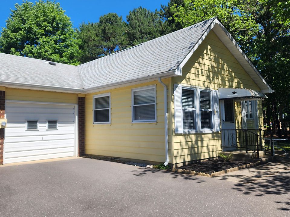1st image of 109 Hudson Parkway #C