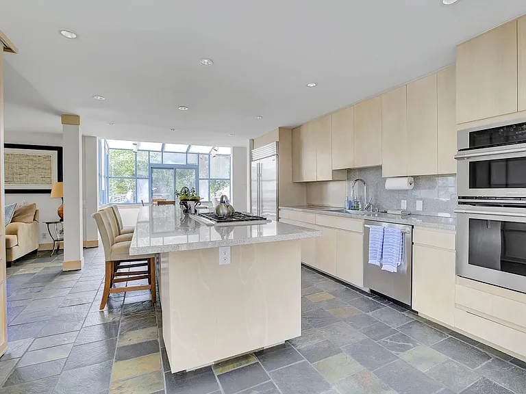 319 Tappan Ter — Photo 11