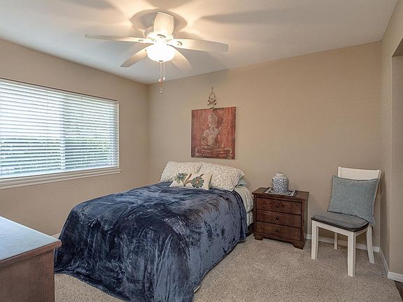 4th image of 59 Rosehedge Ln