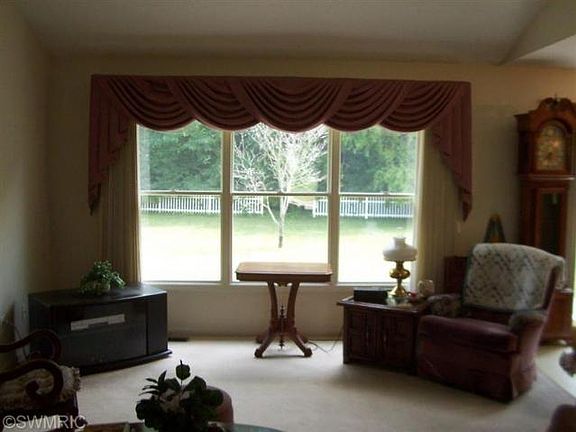 4th image of 127 Dogwood Cir