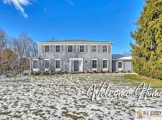 8 Scottsdale Ct, Cranbury, NJ 08512