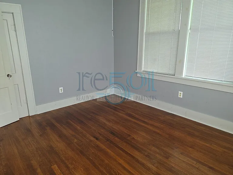 301 W 5th St — Photo 31
