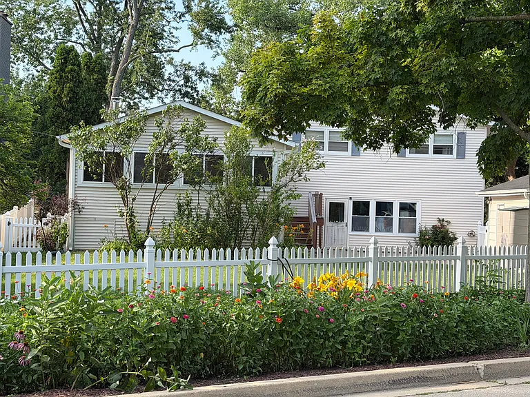 617 Fairview Ave — Photo 2