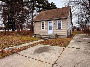 21576 Sunset Ave, Warren, MI 48091