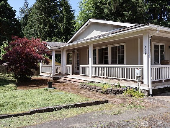 3rd image of 209 Fairway Drive