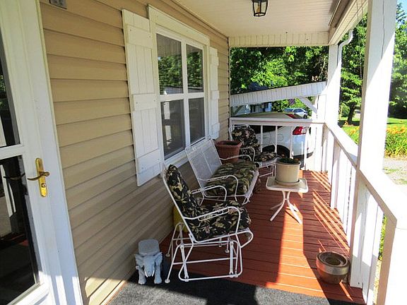 3rd image of 472 Mountain Mist Dr