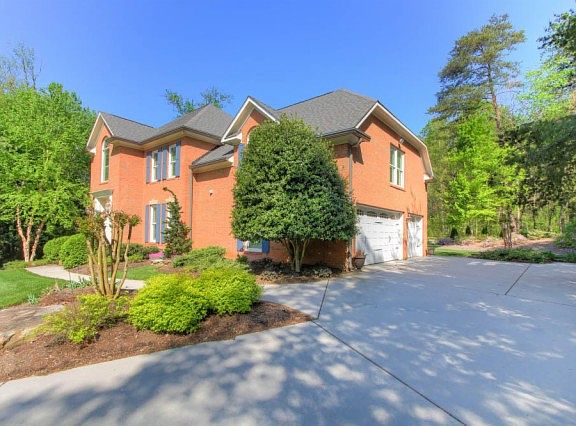 5th image of 8705 Darien Ct