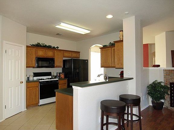 Great Kitchen features Breakfast Bar