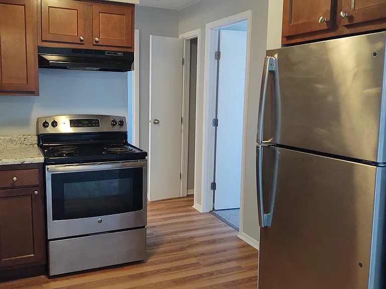 KINGSGATE VILLAGE APARTMENTS — Photo 24
