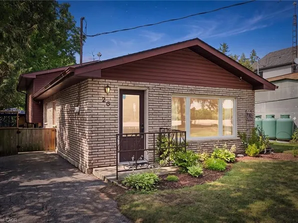 26 Lake Ave, Puslinch, ON N3C 2V4