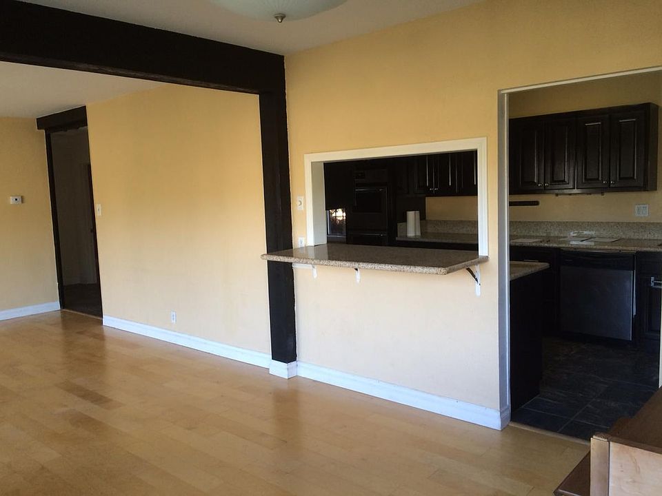 dining room & breakfast counter