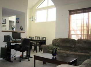 302 Carriage Crossing Ln, Middletown, CT 06457