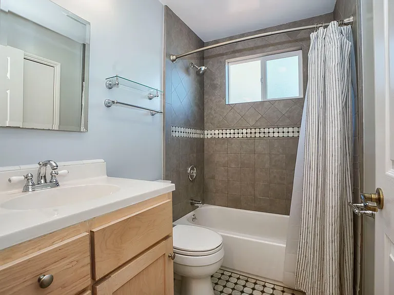 1621 Huron Ave — Photo 35