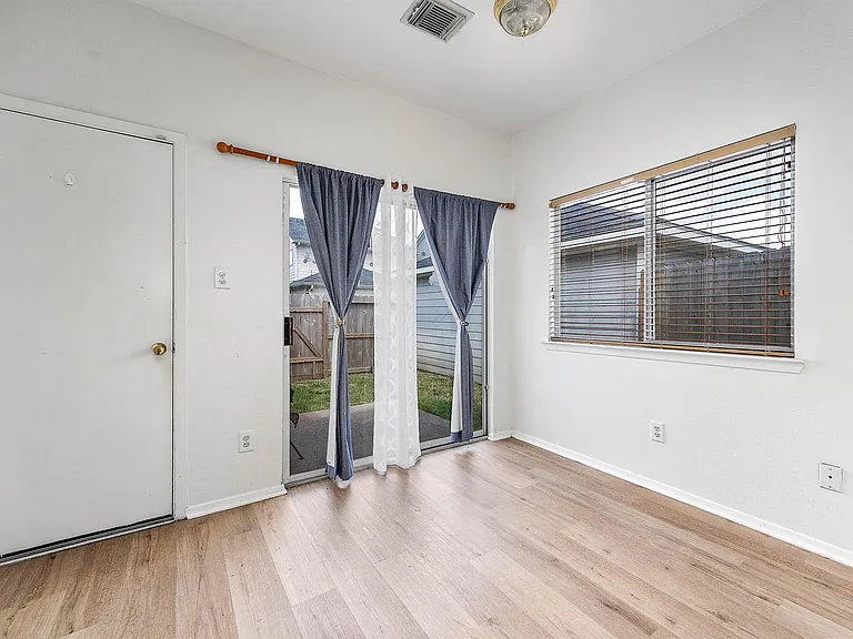 6162 Settlers Lake Cir E — Photo 11