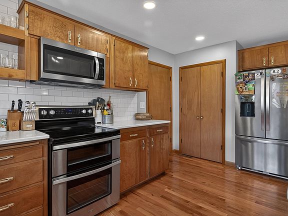 3rd image of 1901 SW Valley Glen Rd