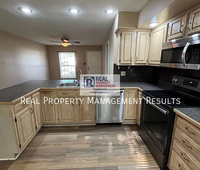 1916 N Iroquois Dr — Photo 6